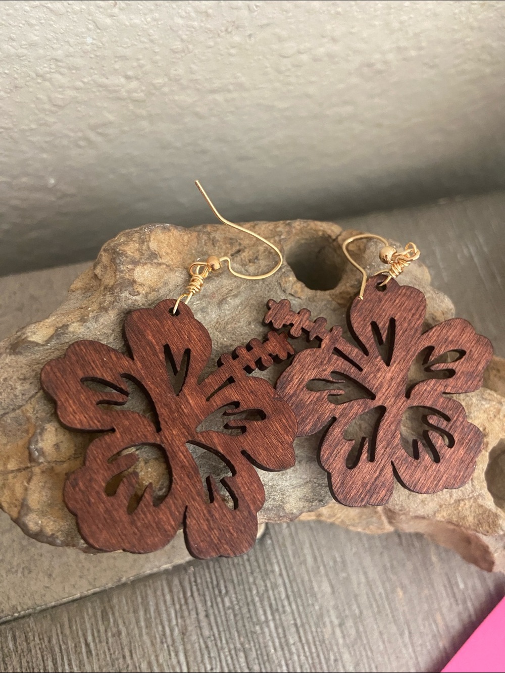 5/$10❤️❤️❤️NEW Handmade Hibiscus Flower Lighweight Wood Earrings